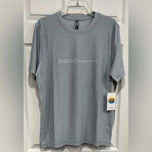 Vuori Mens Medium Short Sleeve Ulawatu 23 Water Tee Platinum Heather Grey NWT